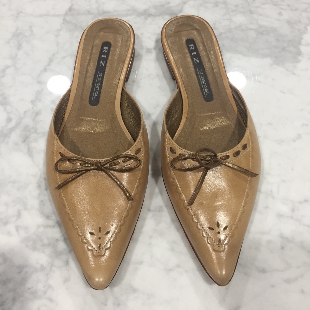 Leather pointy mules/slides